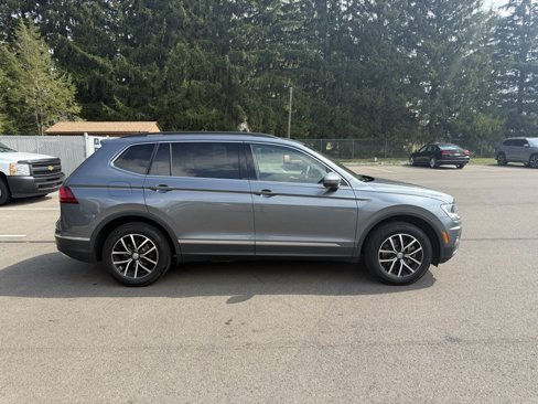 Used 2021 Volkswagen Tiguan SE w/ Panoramic Sunroof Package image 5
