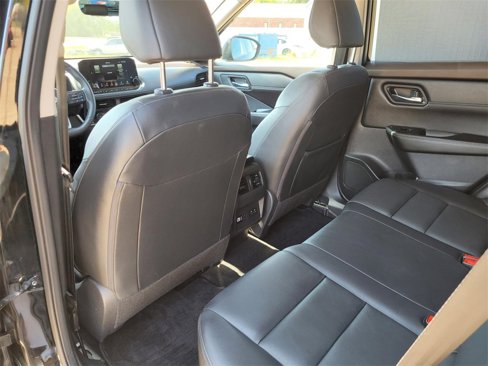 Used 2023 Nissan Rogue SL w/ SL Premium Package image 11