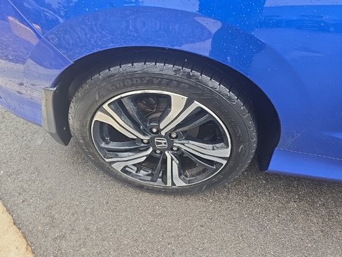 Used 2017 Honda Civic Touring image 4