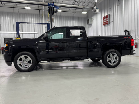 Used 2019 Chevrolet Silverado 1500 Custom w/ Custom Convenience Package image 2