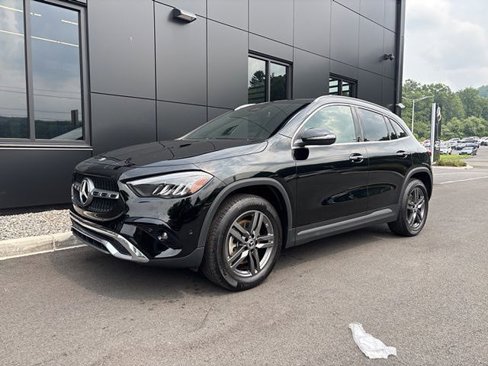 Used 2025 Mercedes-Benz GLA 250 4MATIC image 2