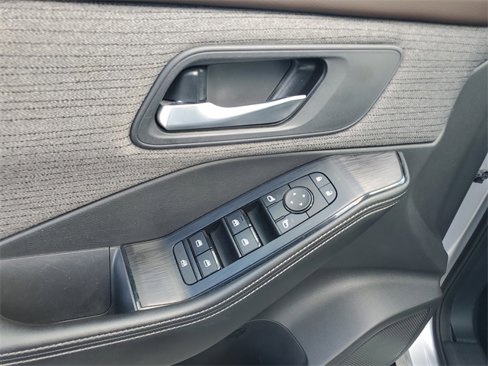 Used 2021 Nissan Rogue SV image 19