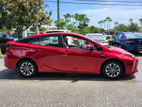 Used 2022 Toyota Prius Limited w/ Premium Convenience Package image 15