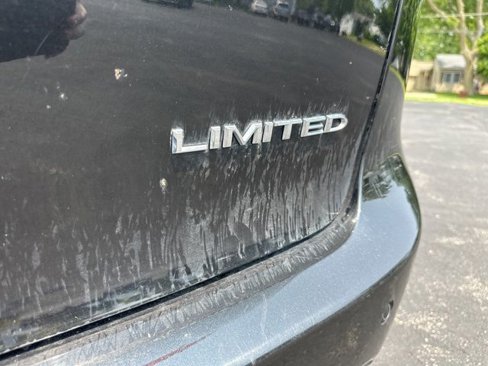 Used 2023 Chrysler Pacifica Limited image 14