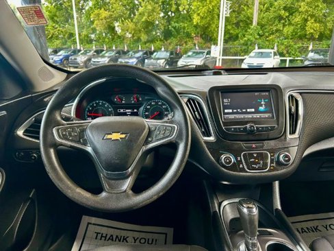 Used 2018 Chevrolet Malibu LT image 10