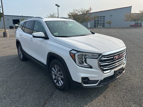 Used 2024 GMC Terrain SLT image 3