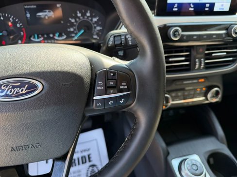 Used 2022 Ford Escape SE w/ SE Sport Appearance Package image 30