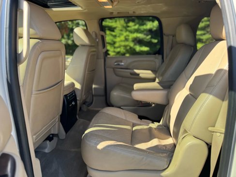 Used 2012 Cadillac Escalade ESV Luxury image 14