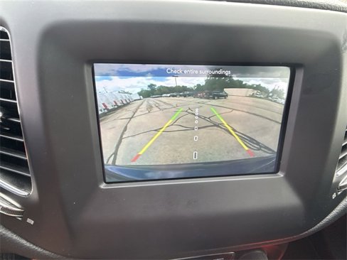 Used 2019 Jeep Compass Latitude image 14