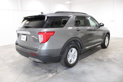 Used 2022 Ford Explorer XLT w/ Equipment Group 202A image 9