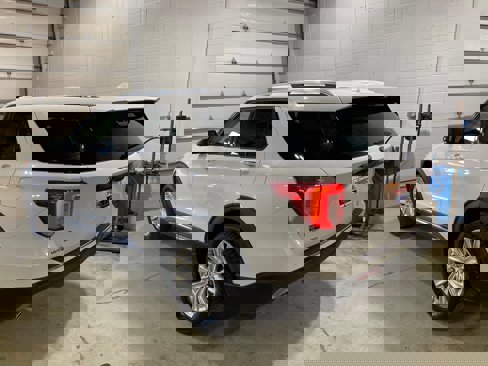 Used 2020 Ford Explorer Limited image 18