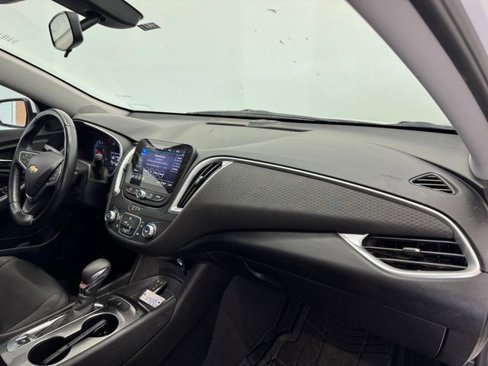 Used 2022 Chevrolet Malibu RS image 34