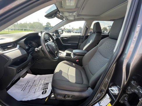 Used 2022 Toyota RAV4 XLE image 12