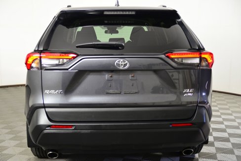 Used 2021 Toyota RAV4 XLE image 8