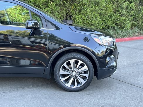Used 2022 Buick Encore Preferred image 2