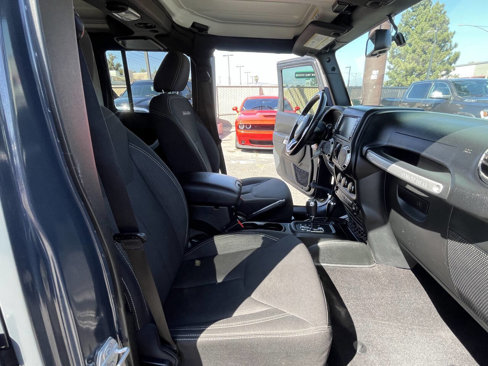 Used 2017 Jeep Wrangler Unlimited Sahara w/ Connectivity Group image 35