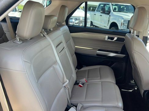 Used 2023 Ford Explorer XLT w/ Equipment Group 202A image 13