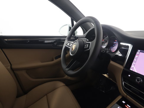 New 2025 Porsche Macan image 12