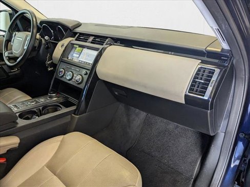 Used 2019 Land Rover Discovery SE image 21