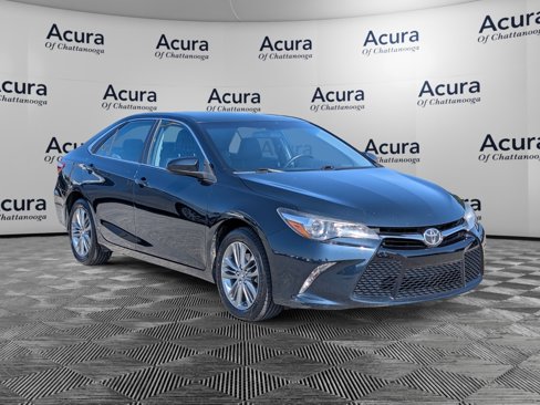 Used 2017 Toyota Camry SE image 1