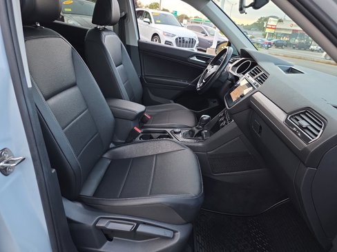 Used 2018 Volkswagen Tiguan SEL image 37
