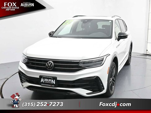 Used 2022 Volkswagen Tiguan SE R-Line image 2
