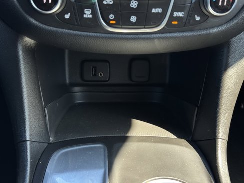 Used 2018 Chevrolet Equinox LT image 9