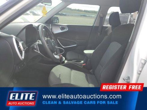 Used 2021 Kia Soul LX image 13