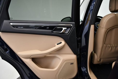 Certified 2021 Porsche Macan image 42