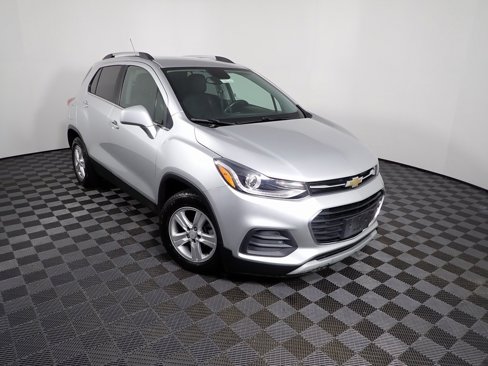 Used 2019 Chevrolet Trax LT w/ LT Convenience Package image 3