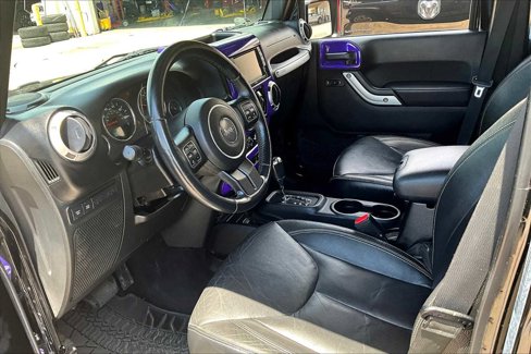 Used 2015 Jeep Wrangler Unlimited Rubicon w/ Connectivity Group image 16