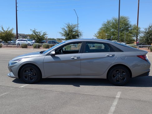 Used 2021 Hyundai Elantra SEL w/ Convenience Package image 2