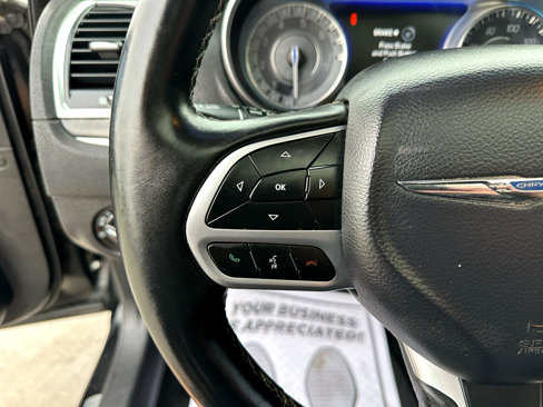 Used 2018 Chrysler 300 Limited image 38