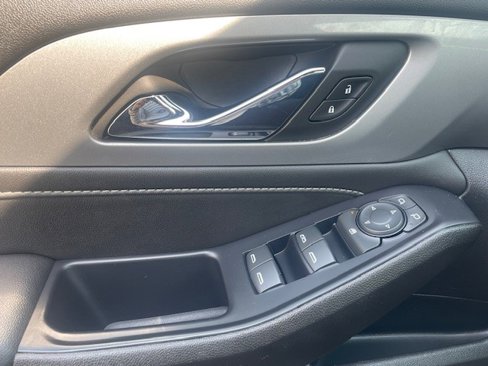 Used 2022 Chevrolet Traverse LT image 25