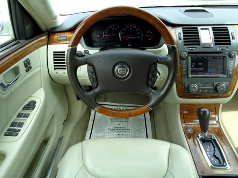 Used 2010 Cadillac DTS Platinum image 32