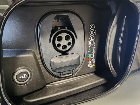 New 2025 Porsche Macan 4S Electric image 20