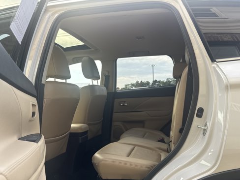 Used 2018 Mitsubishi Outlander SEL image 10