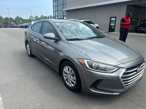 Used 2017 Hyundai Elantra SE image 4