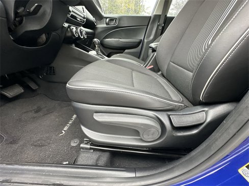 Used 2024 Hyundai Venue Limited image 12