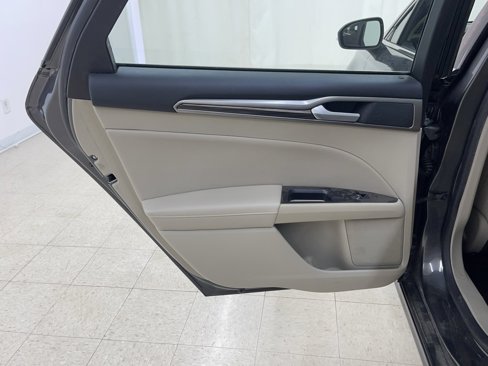 Used 2018 Ford Fusion SE image 13