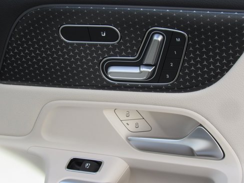 New 2025 Mercedes-Benz GLA 250 4MATIC image 22
