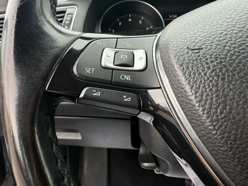 Used 2018 Volkswagen Passat 2.0T R-Line image 10