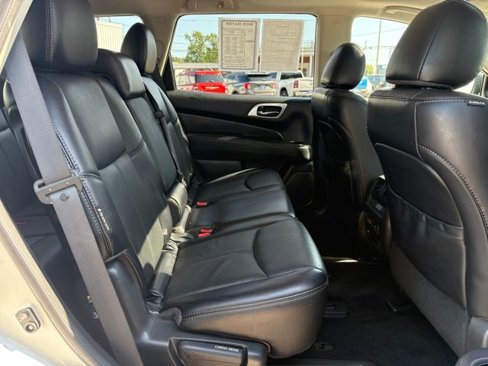 Used 2020 Nissan Pathfinder Platinum image 41