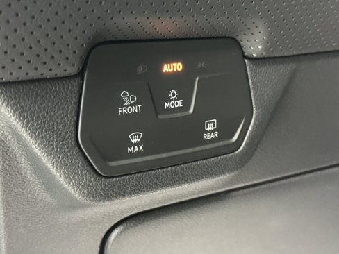 Used 2024 Volkswagen Atlas SE image 15