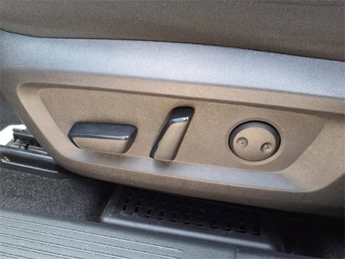 Used 2023 Nissan Rogue SV image 10