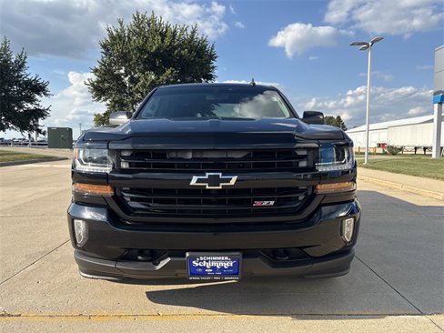 Used 2017 Chevrolet Silverado 1500 LT w/ Midnight Edition image 6