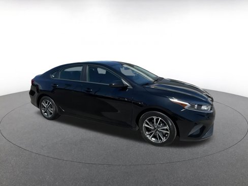 Used 2024 Kia Forte LXS image 2