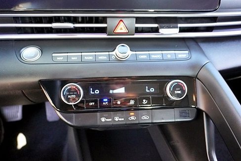 Certified 2024 Hyundai Elantra SEL image 28