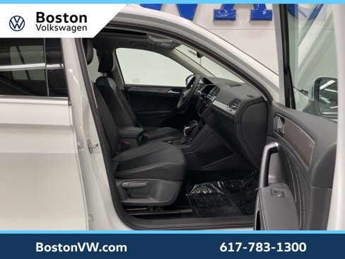 Used 2022 Volkswagen Tiguan SE w/ Panoramic Sunroof Package image 28