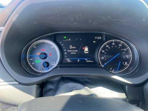 Used 2022 Toyota Venza XLE image 10